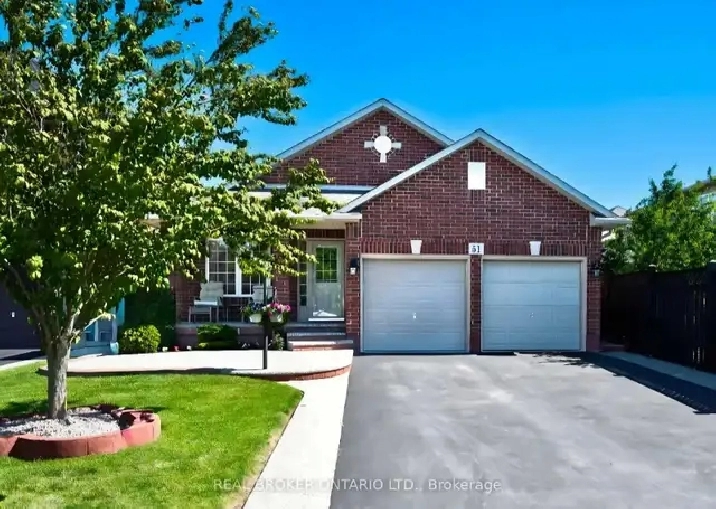 4 Level Backsplit in the Perfect Location!
