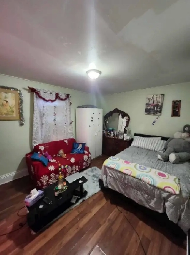 Room for rent available immediately