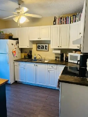 Upper unit, in an excellent location!