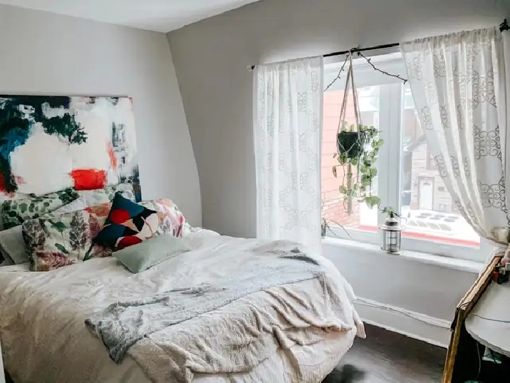 1 bedroom in 3bed 1 bath house West Toronto