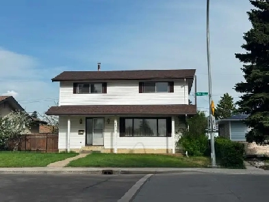 5Bed Single House for Rent in Royal Gardens Near Southgate Mall