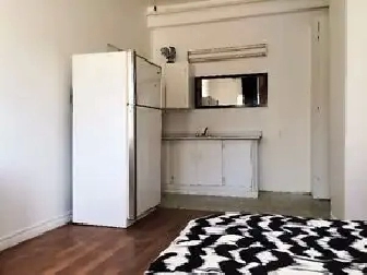 STUDIOS À LOUER / STUDIOS FOR RENT