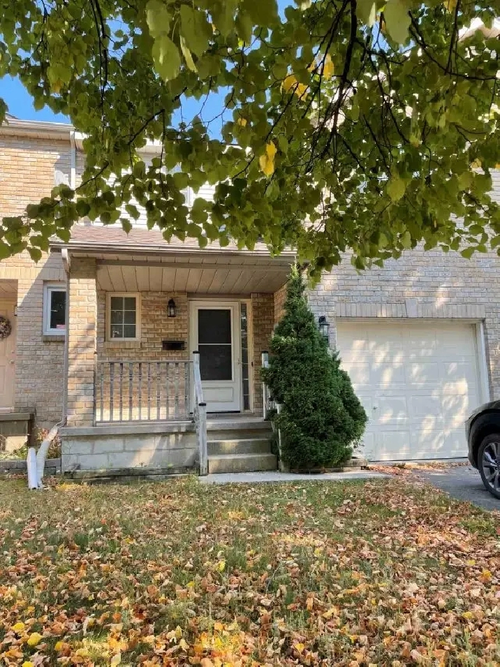 3 bed at 89 Rose abbey Kingston Ontario