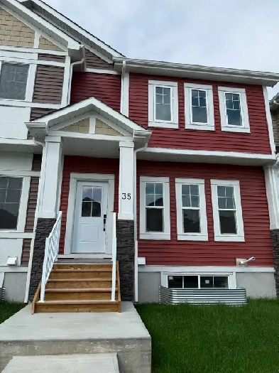 Townhome for Rent in Baysprings Terr SW, Airdrie Alberta