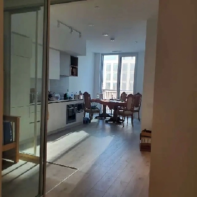 Single man shares room furnished Subway & bus terminalSingle