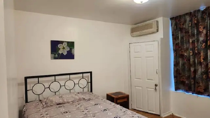 Chambre meublee bain prive-$720-Berri-Uqam-Room w private bath