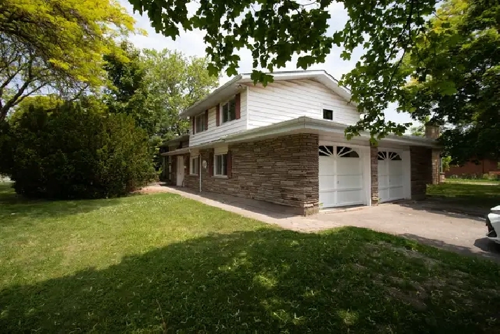 355 Glenridge Ave, St. Catharines - Student room for rent