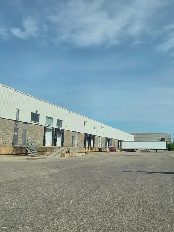 MOIS GRATUITS, INDUSTRIELS ENTREPÔTS À LOUER À LAVAL, FOR RENT