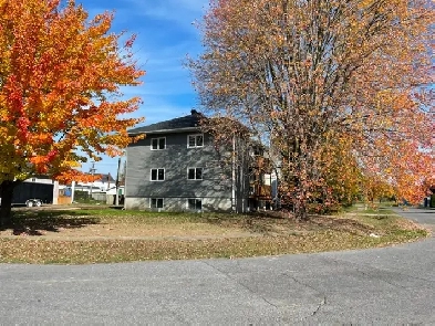 2 Bedroom unit Iroquois, South Dundas