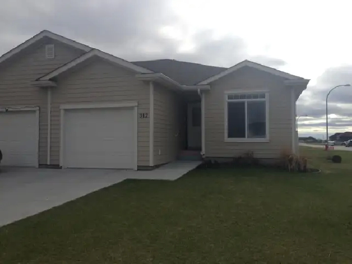 2 Bedroom plus den Duplex for Rent in Steinbach
