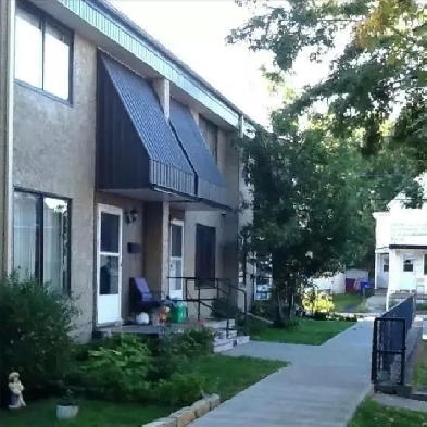 2 chambres à louer dans une maison en rangée