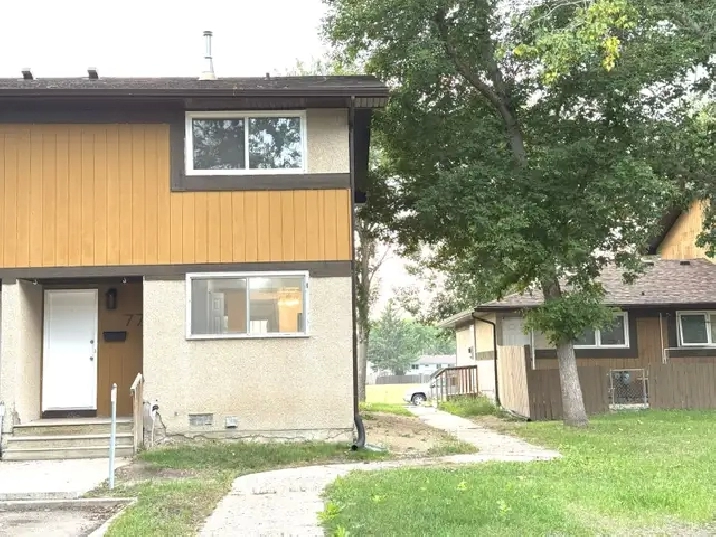 RENT - 3 Beds 2 Baths Townhouse