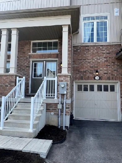 A large clean 3 Story freehold Townhouse for Rent in Beamsville