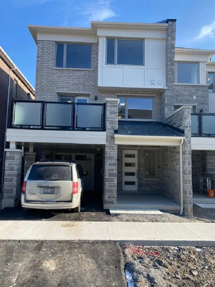 Pickering Townhouse Available for Rent!