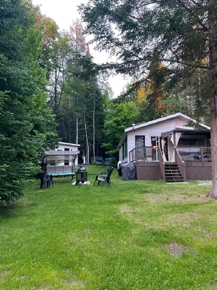 CHALET À VENDRE (Bord de l’eau) 4 Saisons )