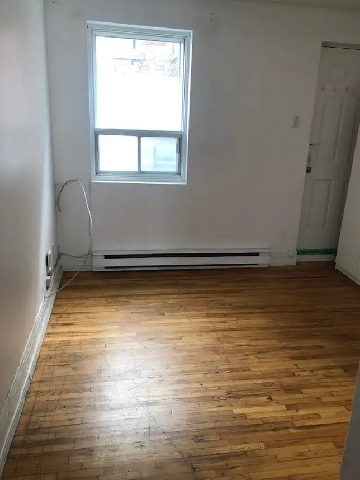 Rosemont, 9ième Ave, 2 ½,  poêle/frigo inclus, 925$
