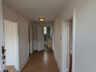 Grande 4 ½ logement à louer situé au centre de Sainte-Thérèse