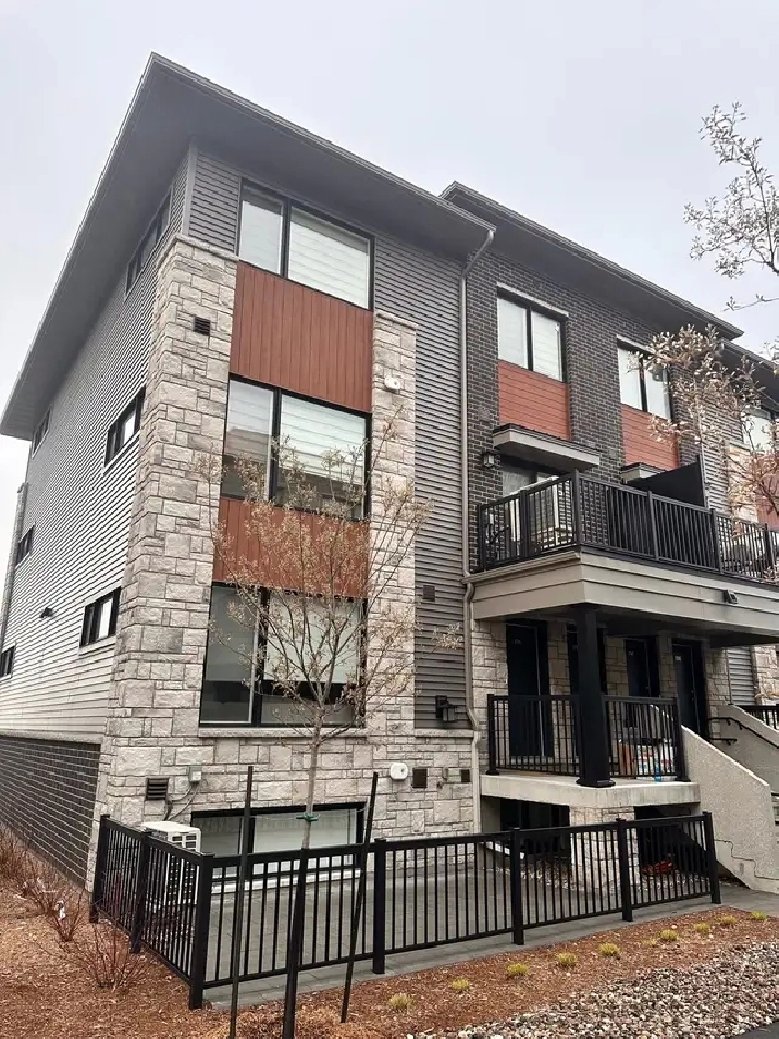 2 Bedroom Upper Stacked End Unit Metrotown with 2 parking spots!