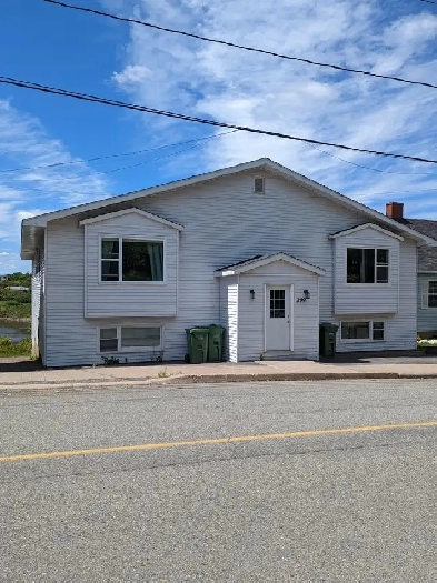 209 Prince St #4 - 2BR West, Clean and Bright, Backyard