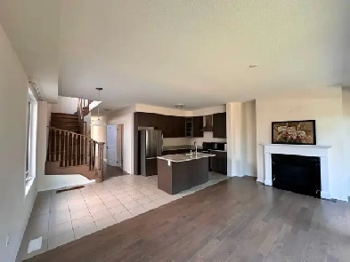 3 bedrooms detached house for rent