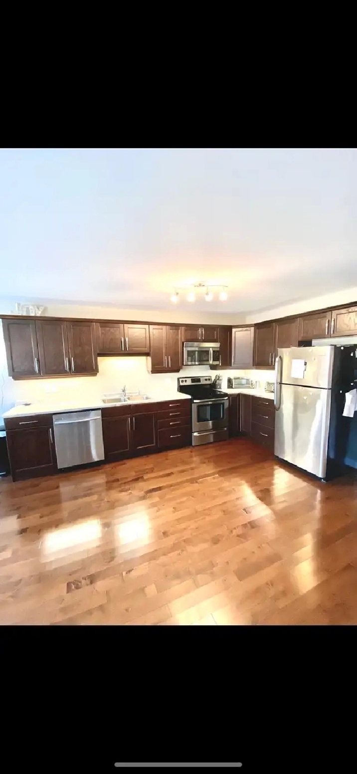ALL INCLSUIVE 3 Bedroom Available August 1