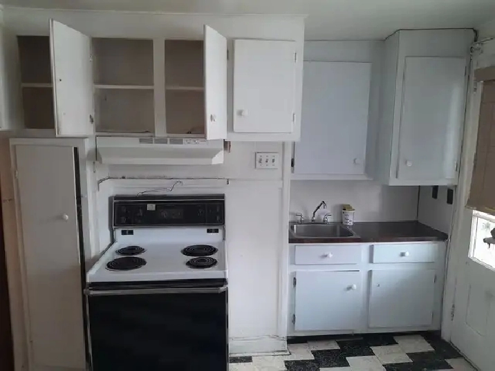 31/2 Apartment A lour....For rent, Close to Metro St Michel