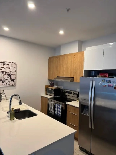 Condo à louer 3 et demi / 700 p2 avec garage et ascenseur 1406$.