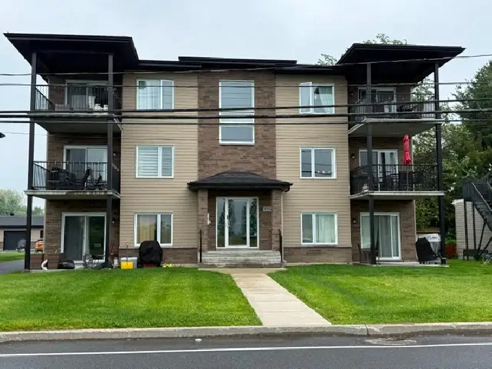 Logement 4-1/2 moderne 2019 - 2 stationnements inclus