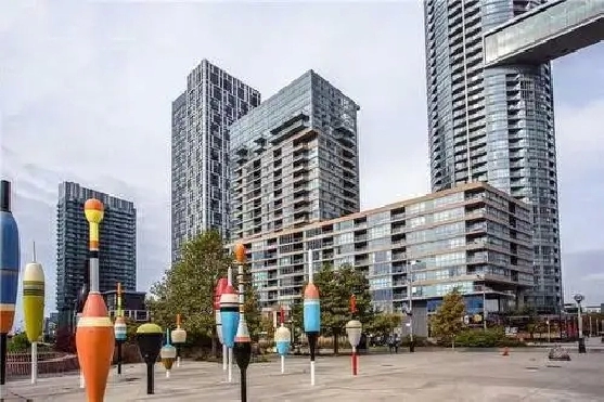 Stunning 1BDR Condo - Balcony, Parking, Locker - Downtown TO
