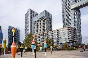 Stunning 1BDR Condo - Balcony, Parking, Locker - Downtown TO