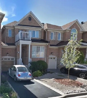 3 BED   3 BATH TOWNHOUSE IN THORNHILL