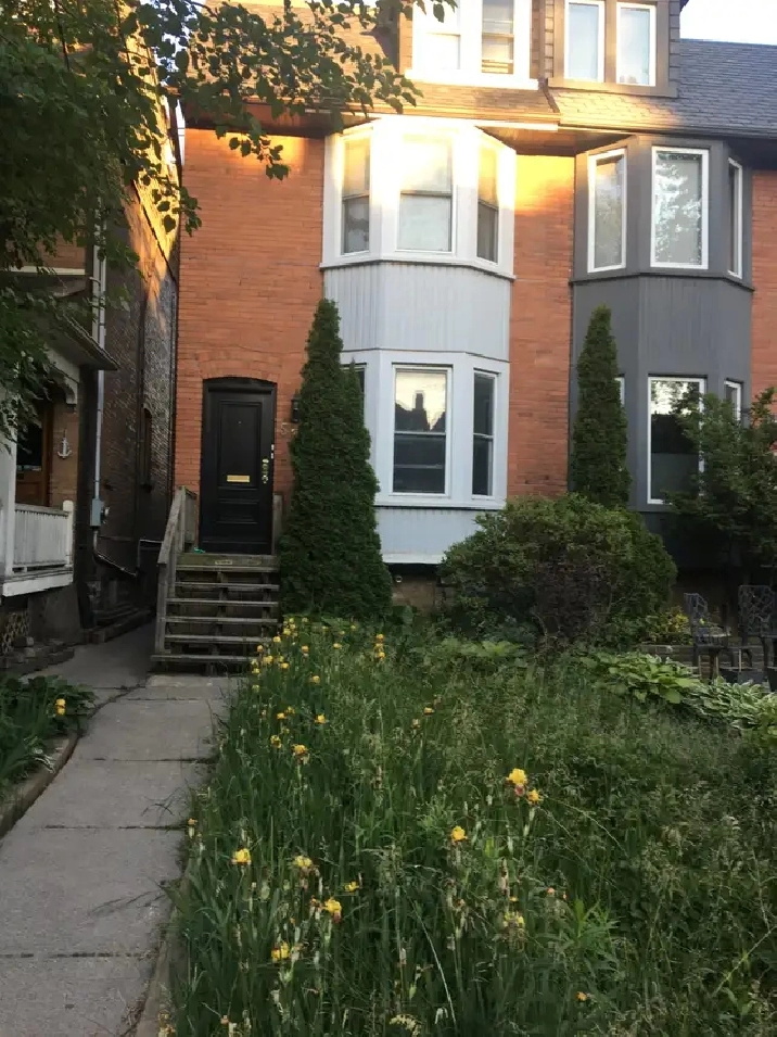 Annex 4 Bdrm c deck mins walk to Dupont subway