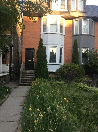 Annex 4 Bdrm c deck mins walk to Dupont subway