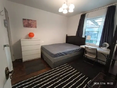Big room for rent, Close metro Monk, All included.