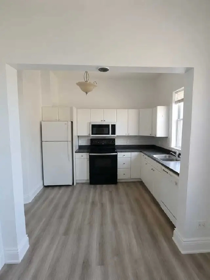 2 bedroom   den on rent