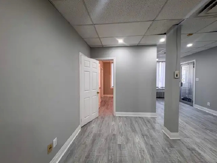 SPACIOUS GROUND-LEVEL COMMERCIAL SUITE WITH LARGE FRONT WINDOWS