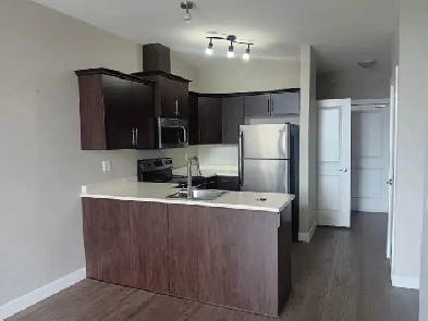 $1385 / One Bedroom / One Bathroom Plus Den - Move-in Ready!