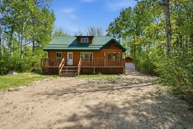 Summer Oasis 1 hour North of Winnipeg!