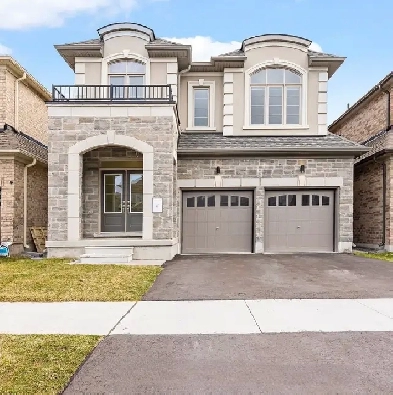 2700 sqft Large 2 garage 4 bed   3.5 bath detached home Oshawa