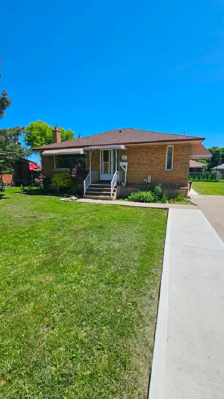 NEW 2 BEDROOM BASEMENT APARTMENT ON ST. DAVIDS AND COLLIER AREA