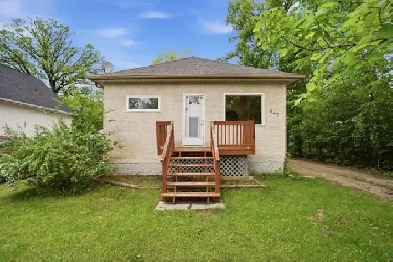 St Norbert Bungalow on Huge Treed Lot!