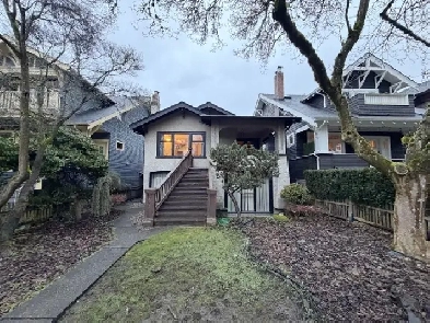 Charming 2 Bedroom   2 Bath Duplex Unit in Kitsilano!