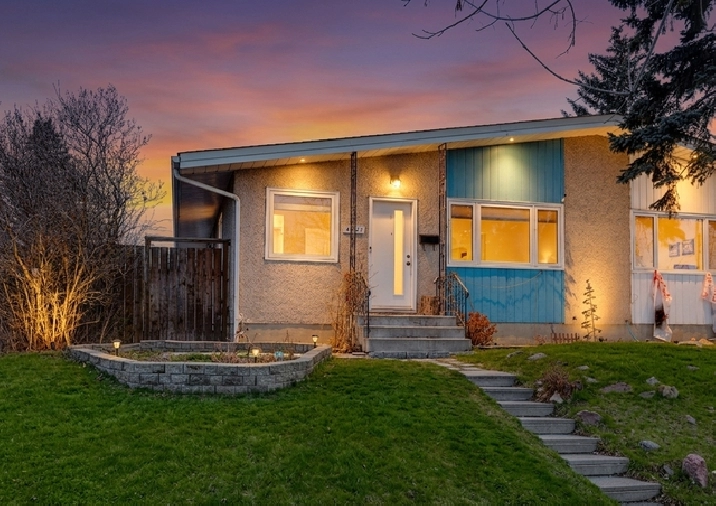 PRICE DROP! FRESHLY UPDATED 4 BED GREENVIEW HOME FOR SALE