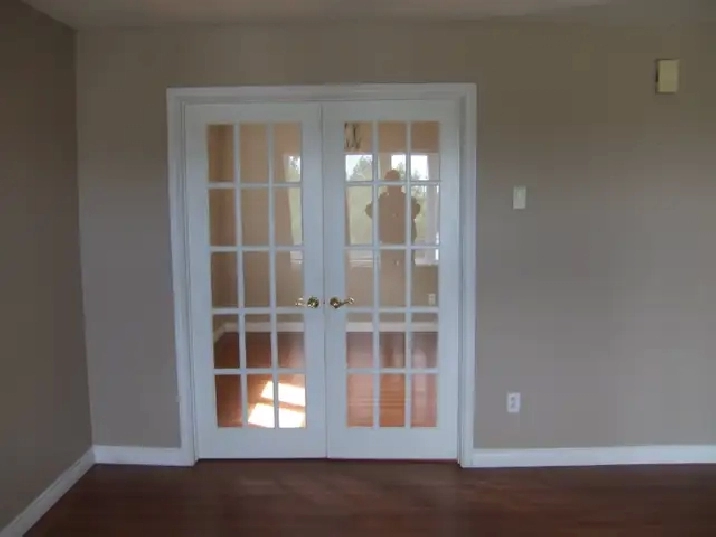 4 bedroom house - heat and light included