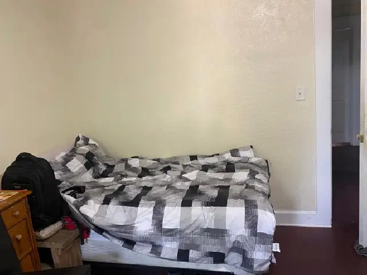 Shared Room for rent. Rent per month: 450$.