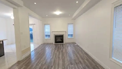 Whole 3 Bedrooms Detached House in Southeast Barrie for Rent