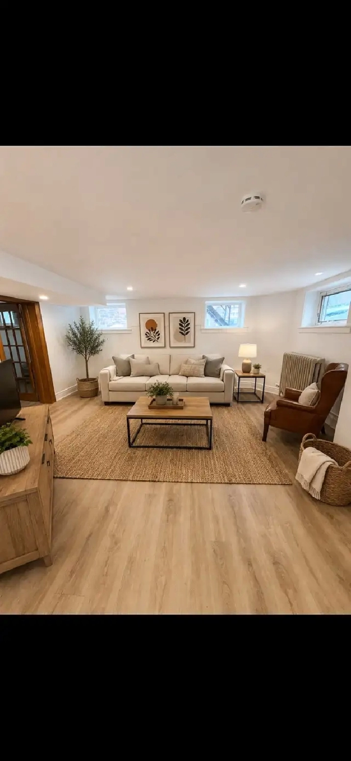 High Park-Roncesvalles Spacious Bright clean & quiet 1Bdrm