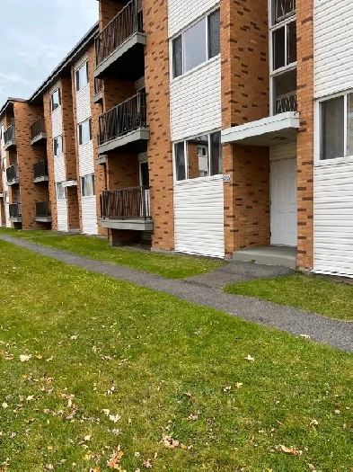 5 1/2 TOUT INCLUS! À Ste-Foy pour JUILLET! Avenue de Bourgogne