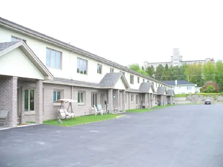 Logement 1 chambre chauffé, sans escalier   23- 25, 30e avenue