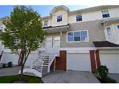 A cozy space in a high-access location,5 Mins To C-Train Jun...